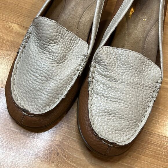 Cream and Tan Leather Wise Choice Loafer Pumps Womens 7.5 - Picture 2 of 8